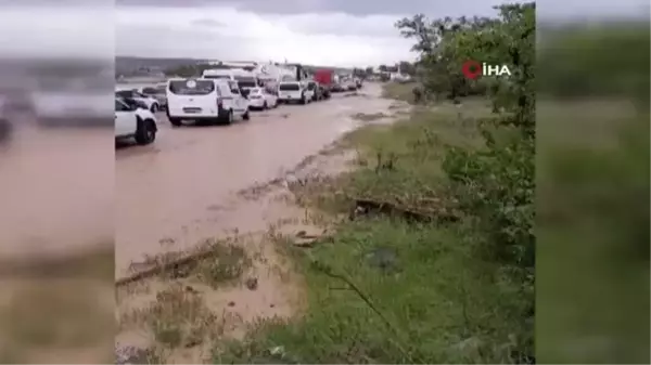 Ankara - Samsun yolu selden dolayı trafiğe kapandı