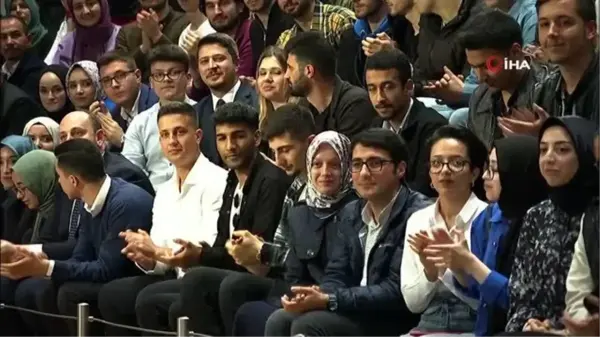 Cumhurbaşkanı Erdoğan, Rami Kütüphanesi'nde gençlerle bir araya geldi