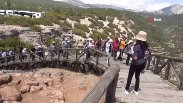 Tazelenme Üniversitesi öğrencileri Arkeoloji dersini Mobolla'da yaptı