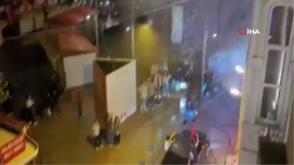 Galata Kule Meydan'da asker eğlencesi için yolu trafiğe kapatıp, böyle eğlendiler