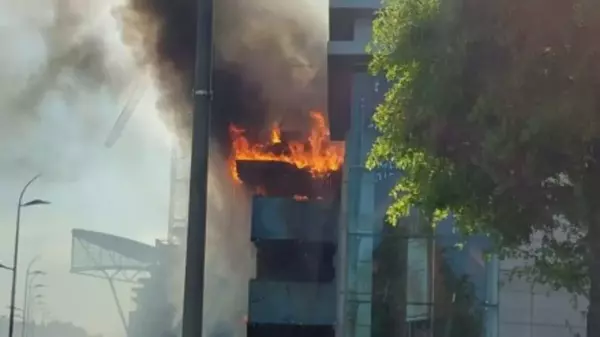 İstinye Park AVM yangın söndürüldü mü? İstinye Park AVM ne oldu? İstinye Park yangın kontrol altına alındı mı?