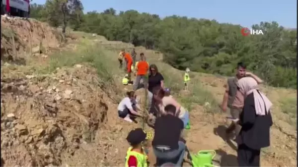 Antalya'da 'İzmarit Değil Tohum At' etkinliği düzenlendi