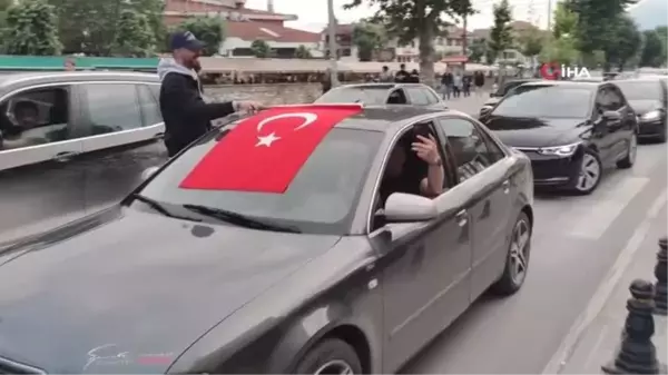 Kosova sokaklarında davullu zurnalı Erdoğan'ın zaferi kutlanıyor