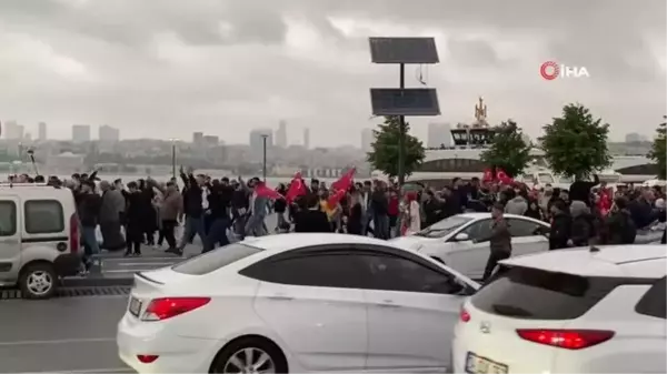 Üsküdar'da vatandaşlardan sevinç gösterileri