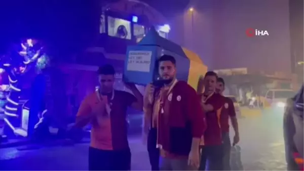 Galatasaray Fans Lifted the Symbolic Coffin of Fenerbahçe in Antalya