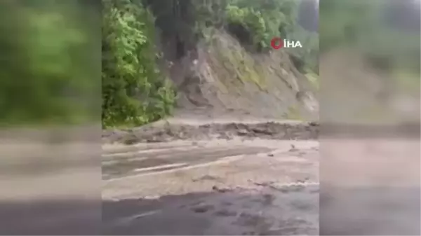 Çatalzeytin'de yaşanan heyelan anı kamerada