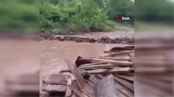 Tokat'ta Sağanak Yağış Nedeniyle Yol Ulaşıma Kapandı