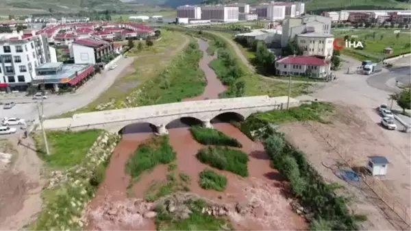 Kızılırmak'a rengini veren Fadlum Çayı, artan yağmurlarla coştu