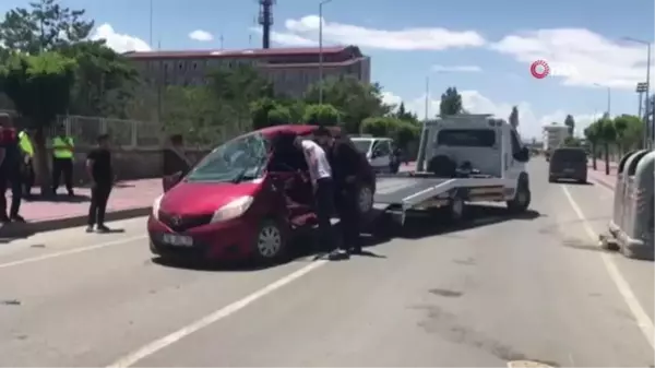 Iğdır'da öğretmenlerin olduğu araç kaza yaptı: 3 yaralı