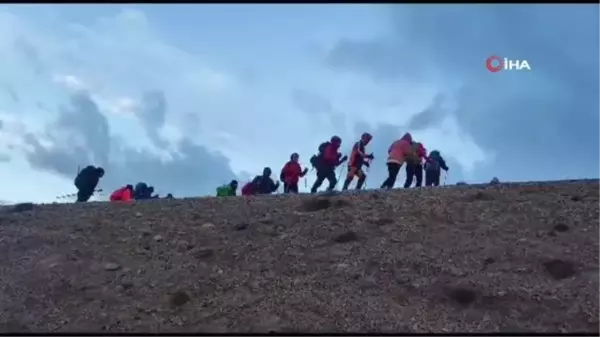 Yerli ve yabancı dağcılardan Süphan Dağı'na yoğun ilgi