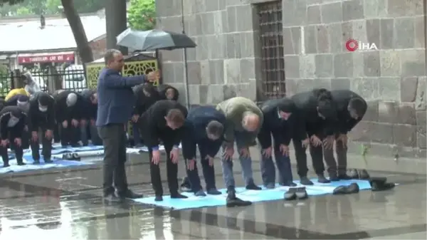 Erzurum'un manevi değerlerinden Eşref Ağgül dualarla son yolculuğuna uğurlandı