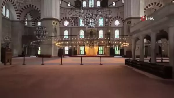 Tarihi açık hava arşivi: Şehzade Camii sütunlarındaki bilezik yazıları böyle görüntülendi