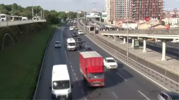 İstanbul'da haftanın ilk günü yollar boş kaldı