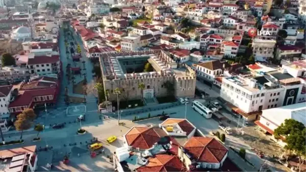 Ayhan Sicimoğlu yelkenlisini Kuşadası'na bağladı