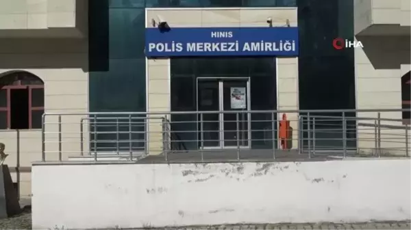 Gençlerden örnek davranış: Buldukları bir çanta dolusu altını polis merkezine teslim ettiler