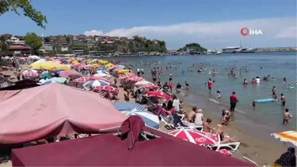 Amasra'da plajlar ve tarihi mekanlarda insan seli yaşandı