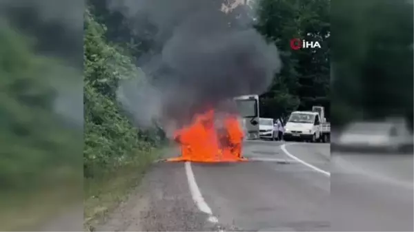 Park halindeki hafif ticari araçta yangın