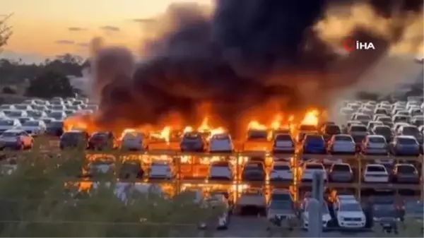 Fransa'da göstericiler otoparkta onlarca aracı ateşe verdi