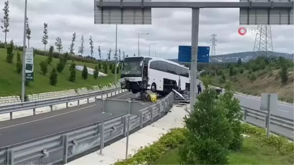 Ümraniye'de yolcu otobüsü refüje çıktı: 1 yaralı