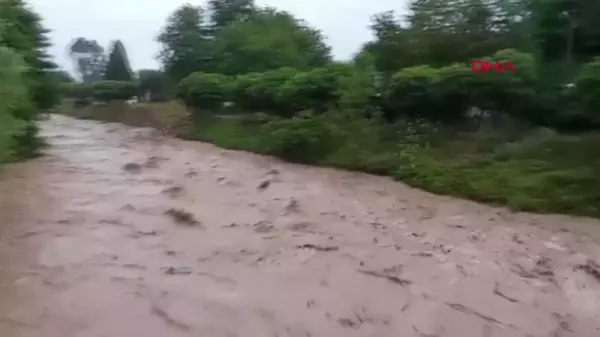 BOLU'DA SAĞANAK; MENGEN-PAZARKÖY YOLU KAPANDI