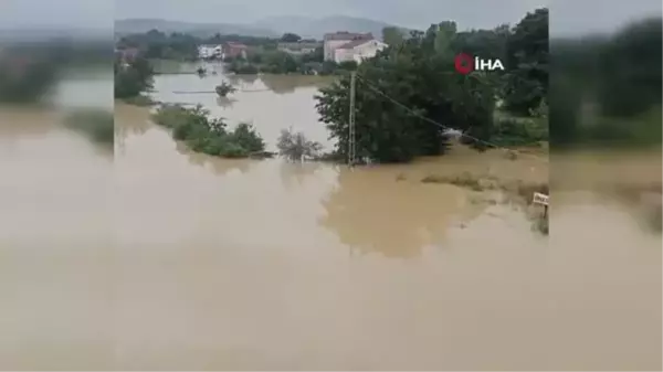 Zonguldak'ta sel felaketi: Yollar göle döndü, vatandaşlar mahsur kaldı