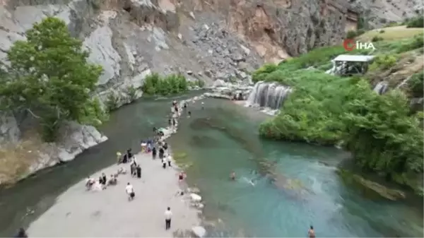 Çukurova'nın gizli cenneti Küp Şelalesi hayran bıraktı