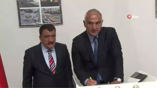 Kültür ve Turizm Bakanı Ersoy'a Malatya'dan Fahri Hemşerilik Beratı verildi