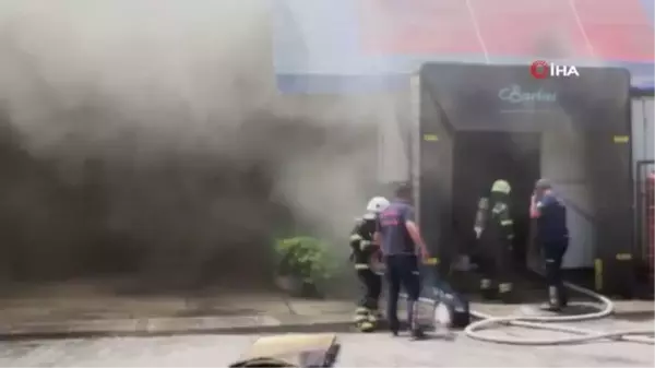 Turgutlu'da soğuk hava deposunda yangın: 3 iş yeri zarar gördü