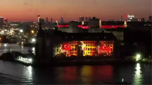 Haydarpaşa Garı'nda 15 Temmuz anısına mapping gösterimi