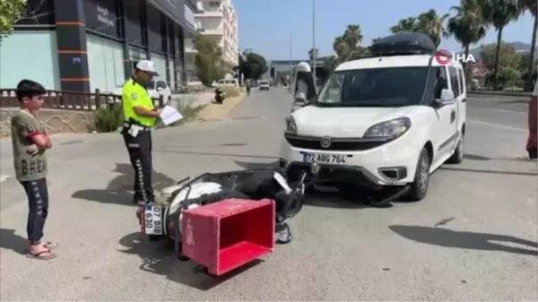 Otomobille motosikletin çarpıştığı feci kaza kamerada