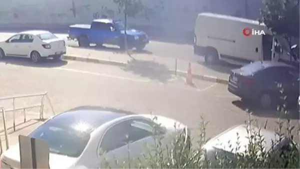 Komşuların silahlı, bıçaklı otopark kavgası kamerada