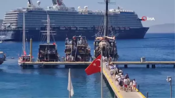 Mein Schiff 2 bin 747 yolcuyla yeniden Bodrum'da