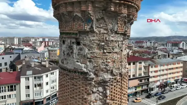 Sivas Ulu Cami'nin minaresindeki yazılar 'bisküvi' kalıntılarından tespit edildi