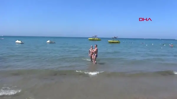 Manavgat Side Sahili'nde Turist Yoğunluğu