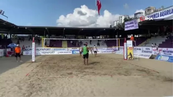 Artvin'de uluslararası plaj voleybol turnuvası devam ediyor