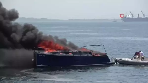 Pendik'te tekne alev topuna döndü