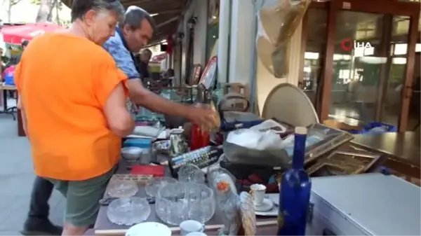 Çay bahçesindeki antika mezadı ilgi gördü