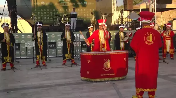 Tokat Topçam Şenlikleri'nde Tokat kebabı yapma yarışmasını Nergis Aydın kazandı