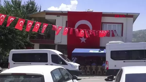 Kaza yerinde önlem almak isterken kamyonetin çarptığı astsubay şehit oldu