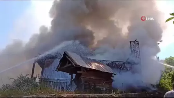 Alevlere teslim olan ev kullanılmaz hale geldi