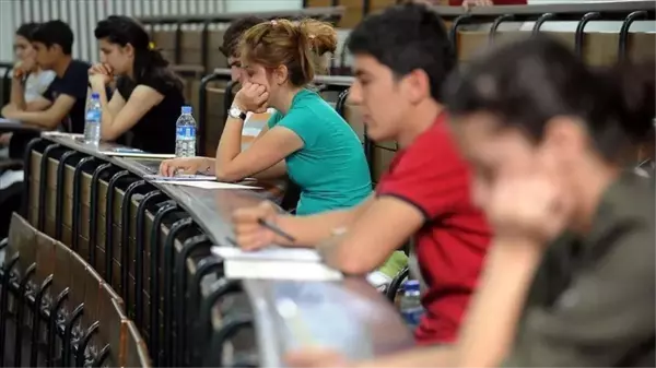 Burs bekleyenlere 10 bin TL! Üniversite öğrencisine nefes aldıracak, 8 ay boyunca yatacak