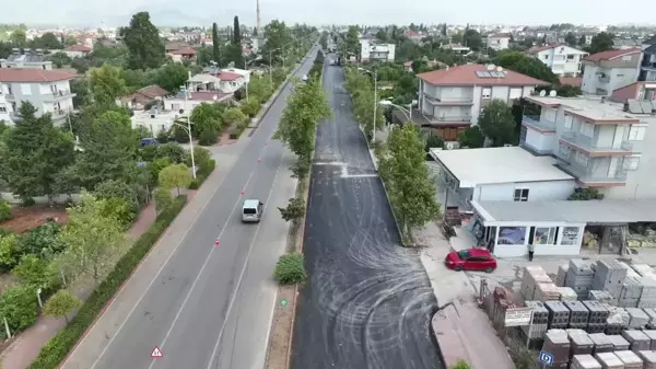 Antalya Büyükşehir Belediyesi Döşemealtı'nda Sıcak Asfalt Çalışması Yaptı