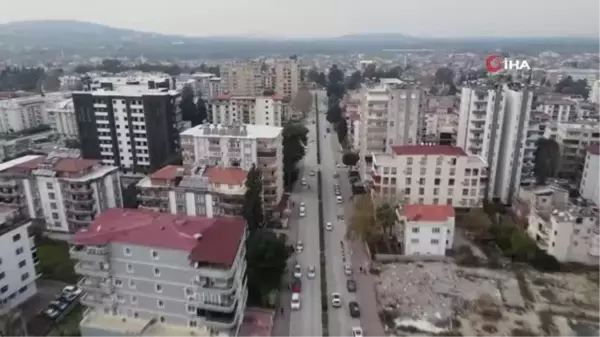 6 Şubat depreminden etkilenen İstasyon Caddesi eski günlerini arıyor