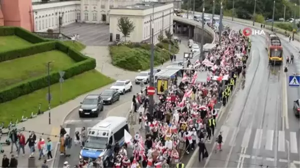 Polonya'daki Belarus vatandaşlarından cumhurbaşkanlığı seçimlerinin yıl dönümünde protesto