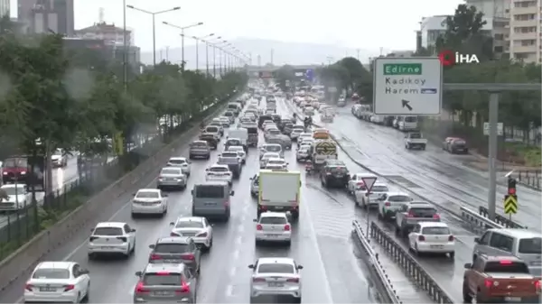 Anadolu Yakası'nda yağmur sonrası trafik yoğunluğu yaşandı