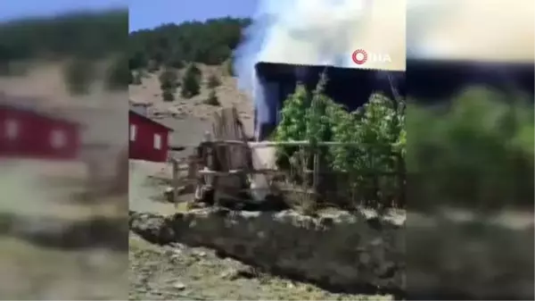 Sivas'ta çıkan yangında yayla evi kullanılamaz hale geldi