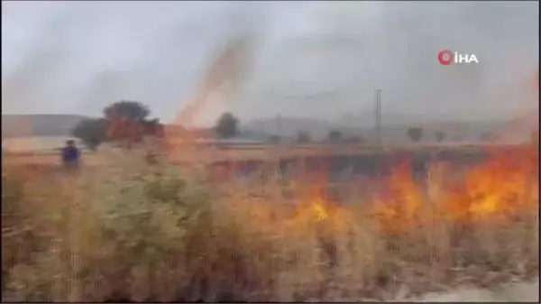 Burdur'da 100 Dönüm Tarım Arazisi ve Saman Balyaları Yangında Küle Döndü