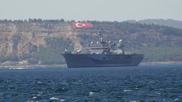 ABD Donanmasına Ait USS Mount Whitney Çanakkale Boğazı'ndan Geçti