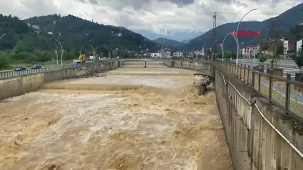 Rize'de yaşanan göçükte aynı yol 2 yıl önce de çökmüştü