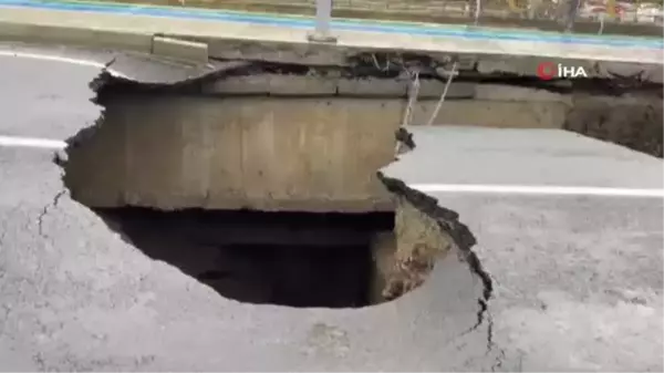 Rize-Güneysu karayolunda şiddetli yağışlar sonrası yol çöktü